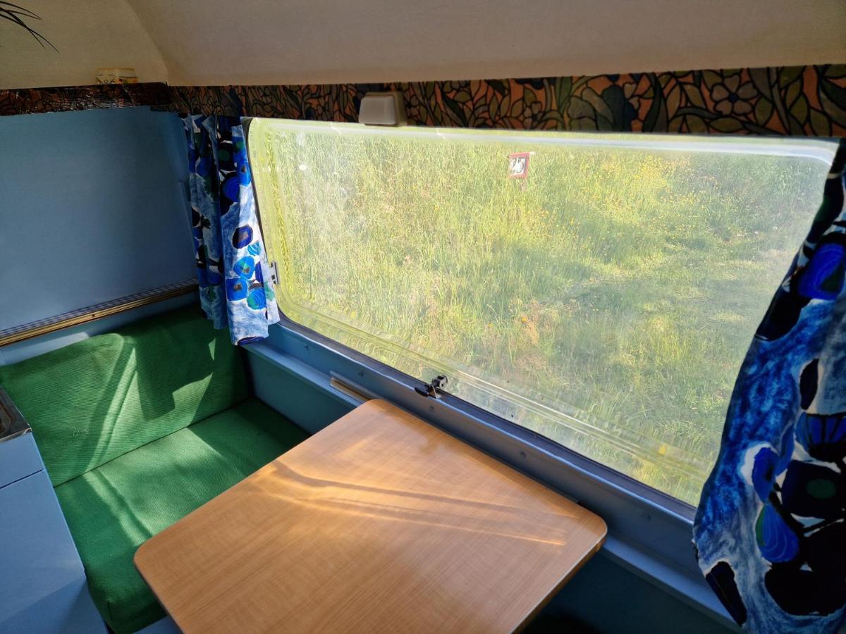 Camping La Foret Du Morvan Vintage Caravan Larochemillay Exterior foto