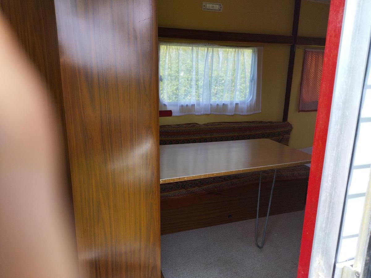 Camping La Foret Du Morvan Vintage Caravan Larochemillay Exterior foto